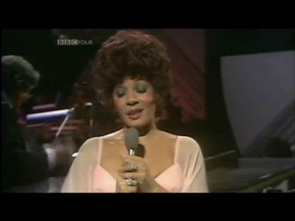 SHIRLEY BASSEY SOMETHING LIVE ON STAGE (AGY)
