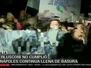 Berlusconi no cumplió y Nápoles continúa llena de basura