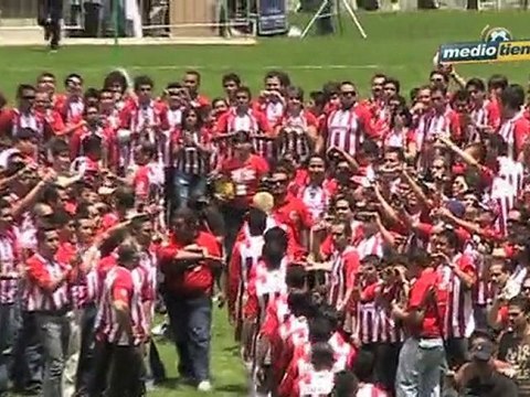 Medio Tiempo.com - Presentación de la nueva playera de Chivas para el A2010.