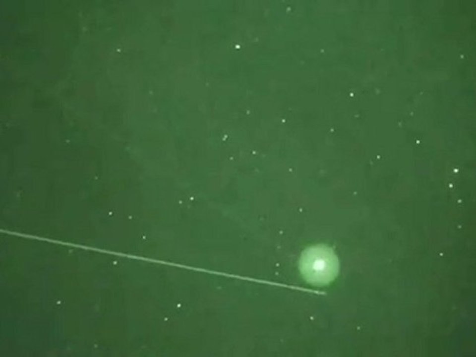 UFO _ OVNI _ORBS- Night Vision  -  Reponds aux lasers ?