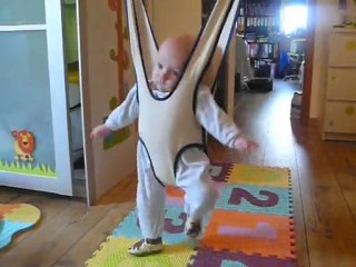 Bébé Paul (6 mois) dans son Baby-sauteur