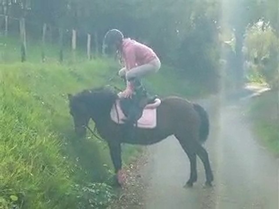 Naïka & Fanny, debout en selle