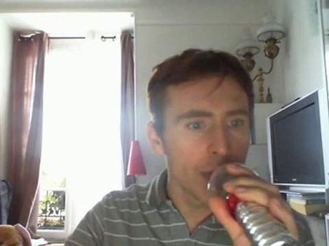 Wiwi égratigne livin' it up