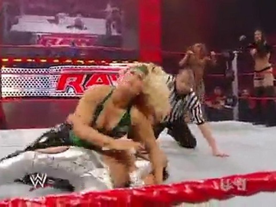 6 Diva Tag Team Match (Melina return)