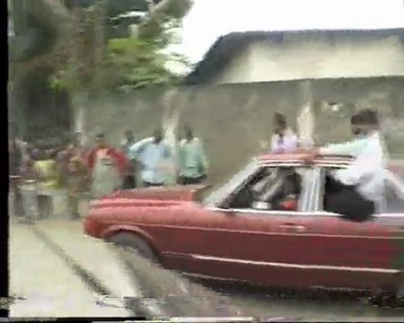 La poetesse Nathy Ebriet cortege paix en afrique Brazzaville