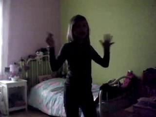 Moi Margaux qui chante "Mon Tel" de Lylloo.