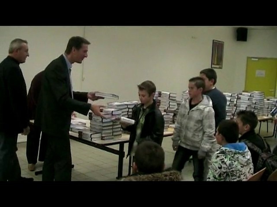 le Cateau: distribution de dictionnaires