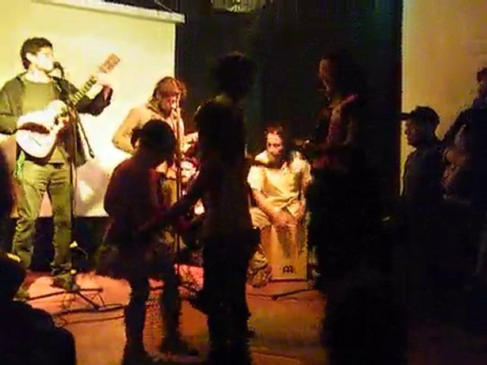 Dia de muertos en Paris 2010   VIDEO: Victor Ibarra