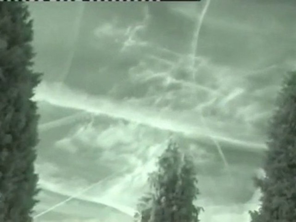 CHEMTRAILS/CONTRAILS Vision du ciel avec philtre Infra-rouge