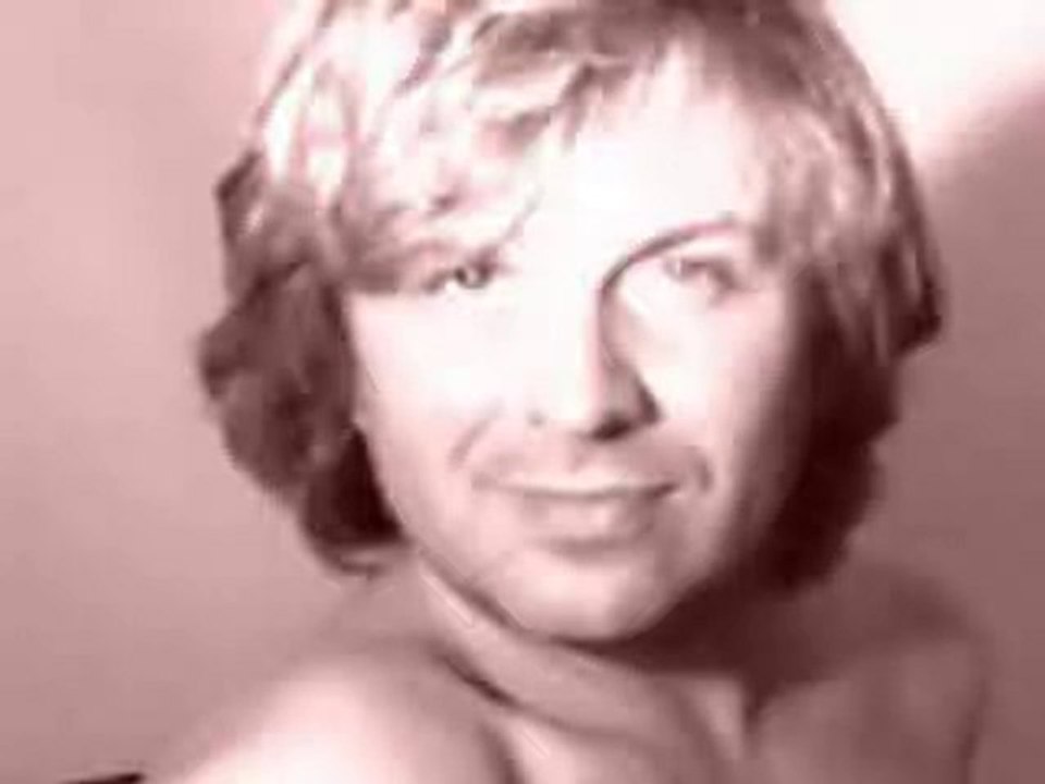 " Les roses blanches " chanté par Serge Boudot.