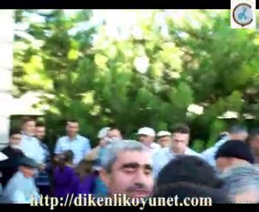 DİKENLİ KÖYÜ 2010 RAMAZAN BAYRAMI AREFE GÜNÜ HELVA DAĞITIMI