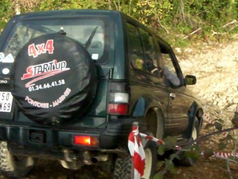 Monique Chaverot Trial 4x4 à Montalieu 2010 Levé de roue AR