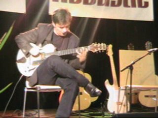 Issoudun 2010 Guitares La Fée modèle Lombardine