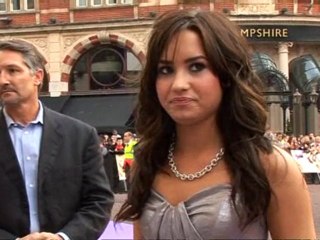 Demi Lovato leaves JoBro tour to check into rehab