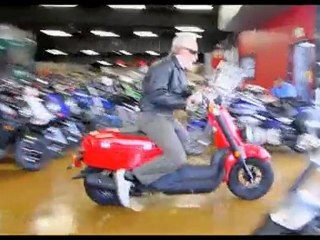 Jackass 3D - Nu in de zalen! - Scene Old Man On Bike