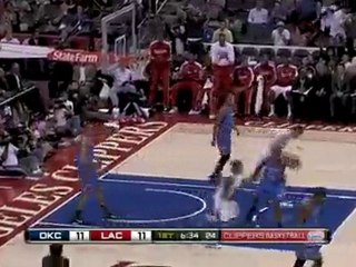 Eric Bledsoe dishes to Blake Griffin for the throwdown.