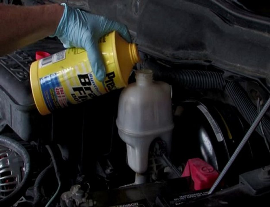 Auto Repair:How to Bleed Brakes with a Tool and an Assistant