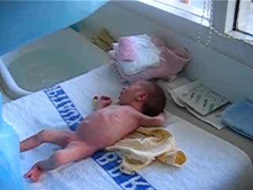 Premier bain de Clara (3)