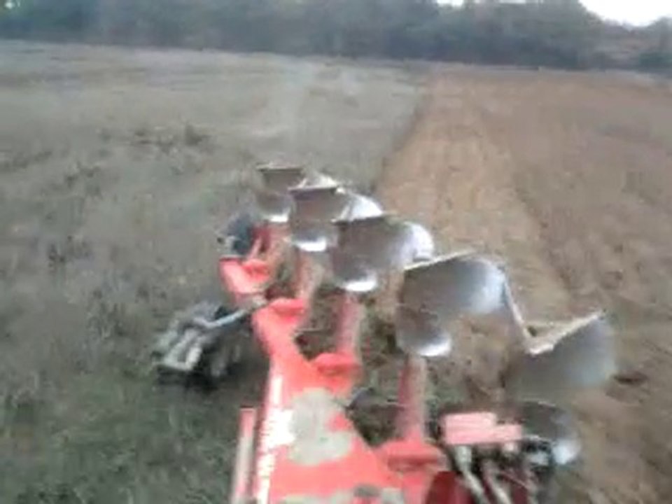 laboure avec john dere 6610 et charrue kuhn 5 corps