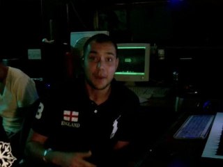 Street-bench-illtoo"tu sais qui je suis"