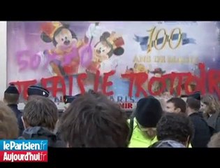 Antipubs sous l'oeil bienveillant de la Police