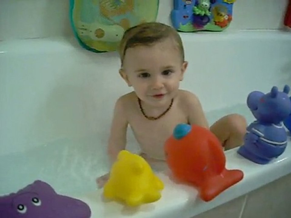 20 mois - le bain 1