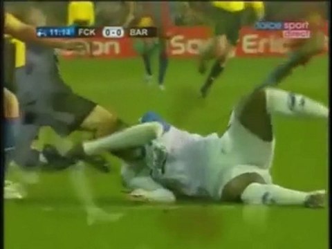 Victor Valdés et Dame NDoye Contact