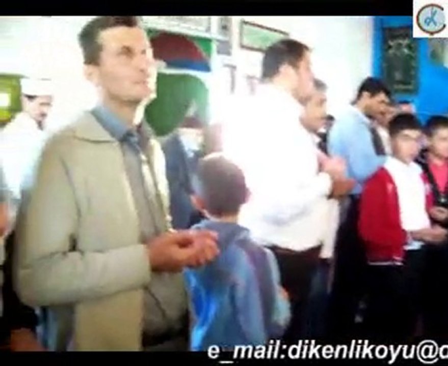 DİKENLİ KÖYÜ 2010 RAMAZAN BAYRAMI NAMAZI SONRASI BAYRAMLAŞMA