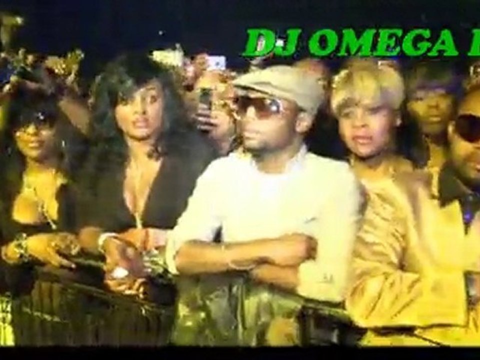 FERRE GOLA  SES DANSEUSES EN ACTION AU  ZENITH DE PARIS