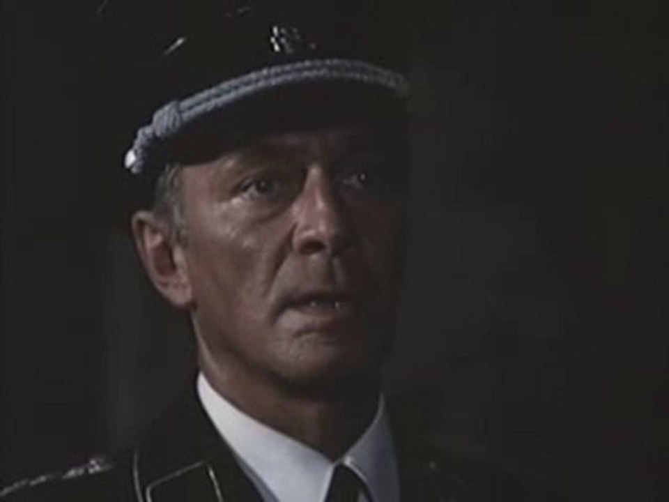 *Un nazi vs un Prêtre catholique*