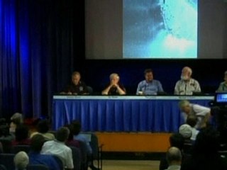 Spacecraft beams back stunning pictures of comet