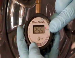 Car Maintenance: How to Check the Tires Air Pressure