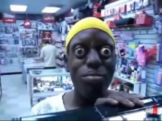 Il sort ses yeux de ses orbites