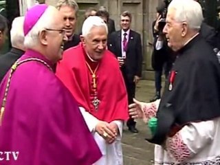 Pilgrims gather to see pope