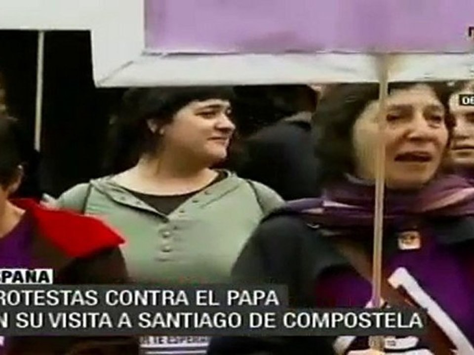 Miles de personas se manifiestan contra visita del papa a España