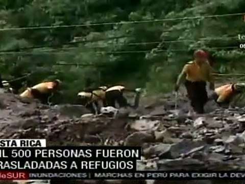 Familiares despiden a víctimas de alud en Costa Rica