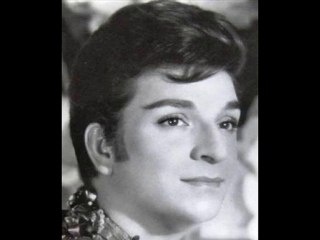 Zeki Müren - GÖZLERİNİ GÖZLERİMDEN