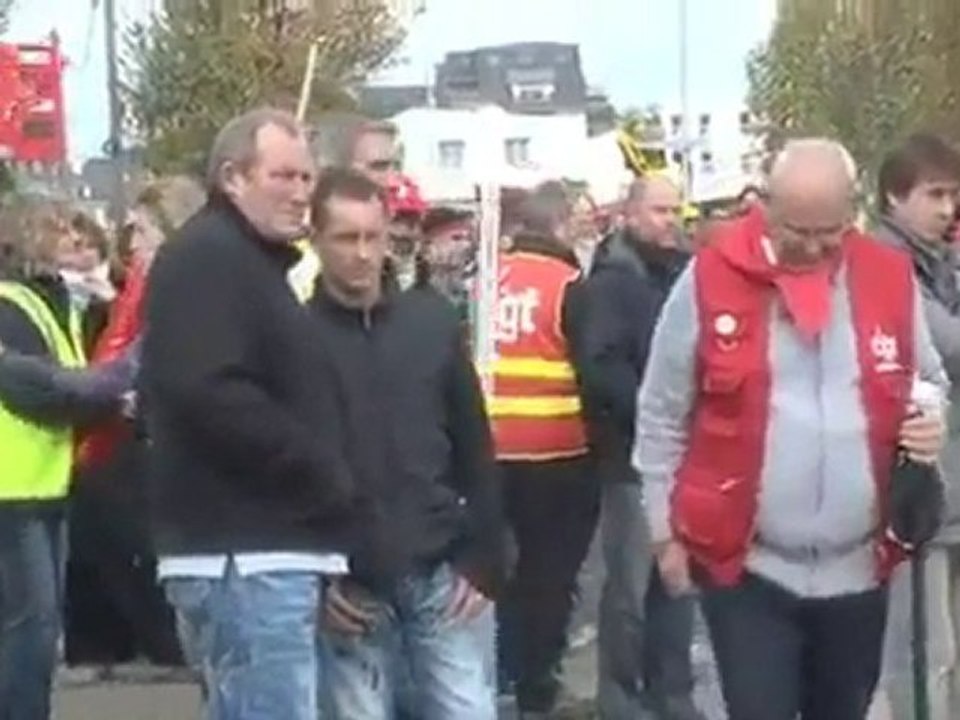 Manif tirs de grenades sur le Peuple de France