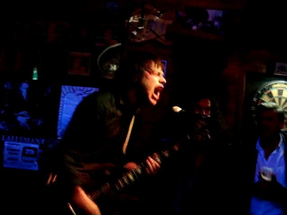 Issue de Secours @ Le Yéti, Lille 05-11-2010