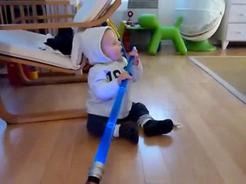 20101105 Maitre Yoda et son épée lazer Merignac