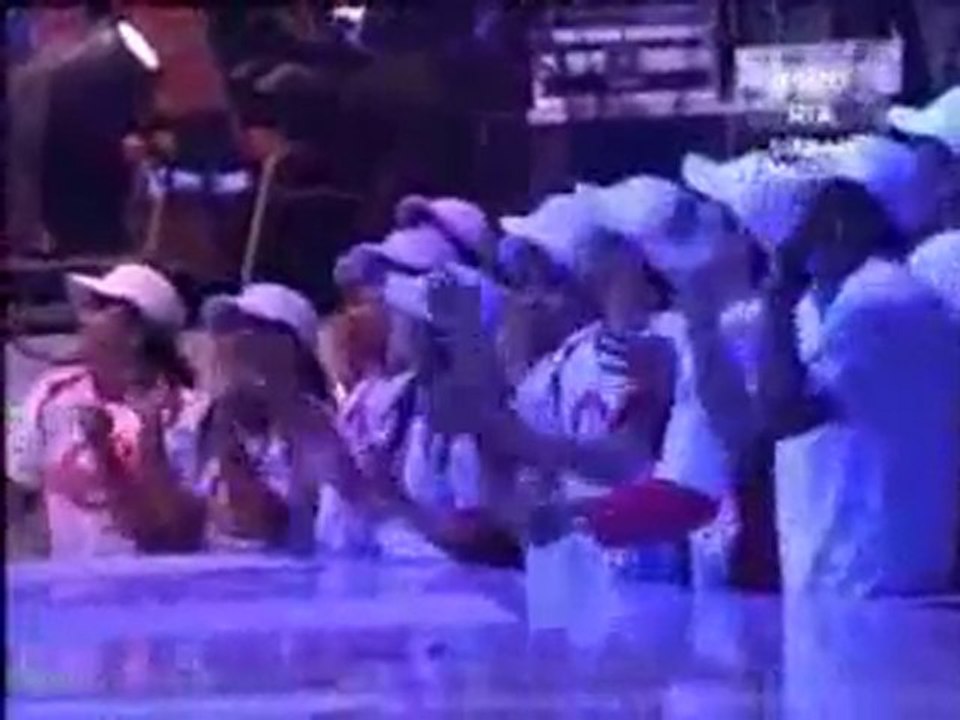 Rihanna 'Umbrella' - Angklung_Bamboo Version