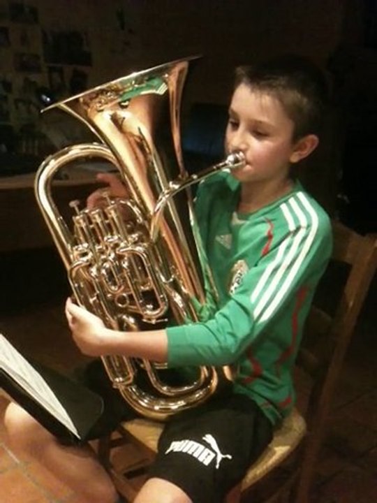 Bastien tuba novembre 2010