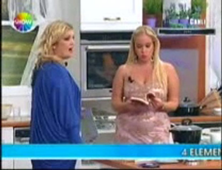 TUĞÇE IŞINSU - CANLI YAYIN SHOW TV