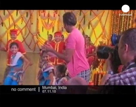 Barack and Michelle Obama dance with Indian... - no comment