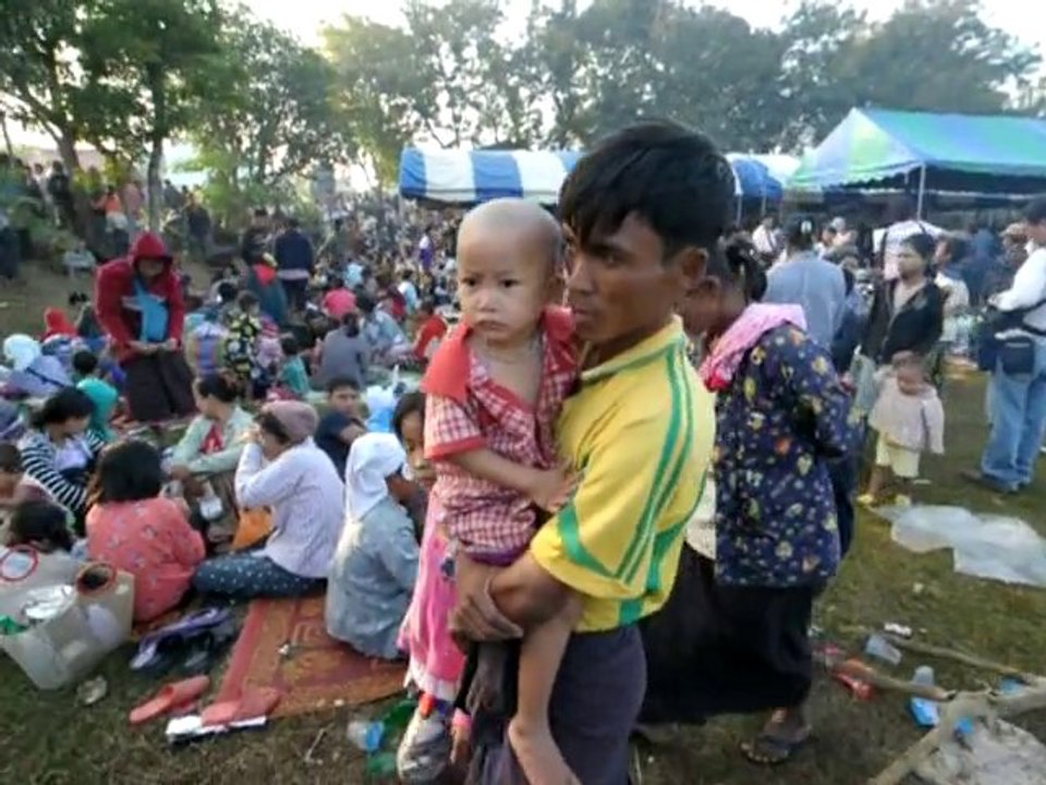 Thousands flee Myanmar seeking refuge in Thailand