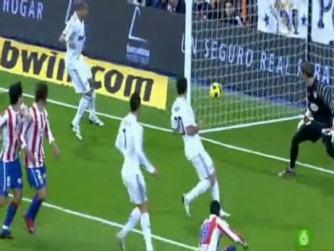 Трюк Озила в матче с Атлетико