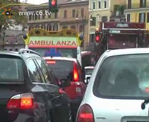 Download Video: Maltempo, traffico in tilt e allagamenti