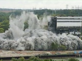 Abattage de la centrale EDF de Vernou la Celle au ralenti