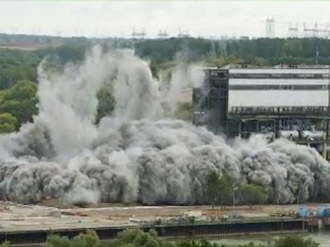 Abattage de la centrale EDF de Vernou la Celle au ralenti