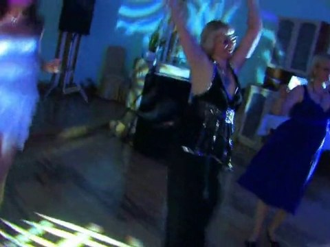 Веселые танцы в ресторане УСАДЬБА ПРИНЦА